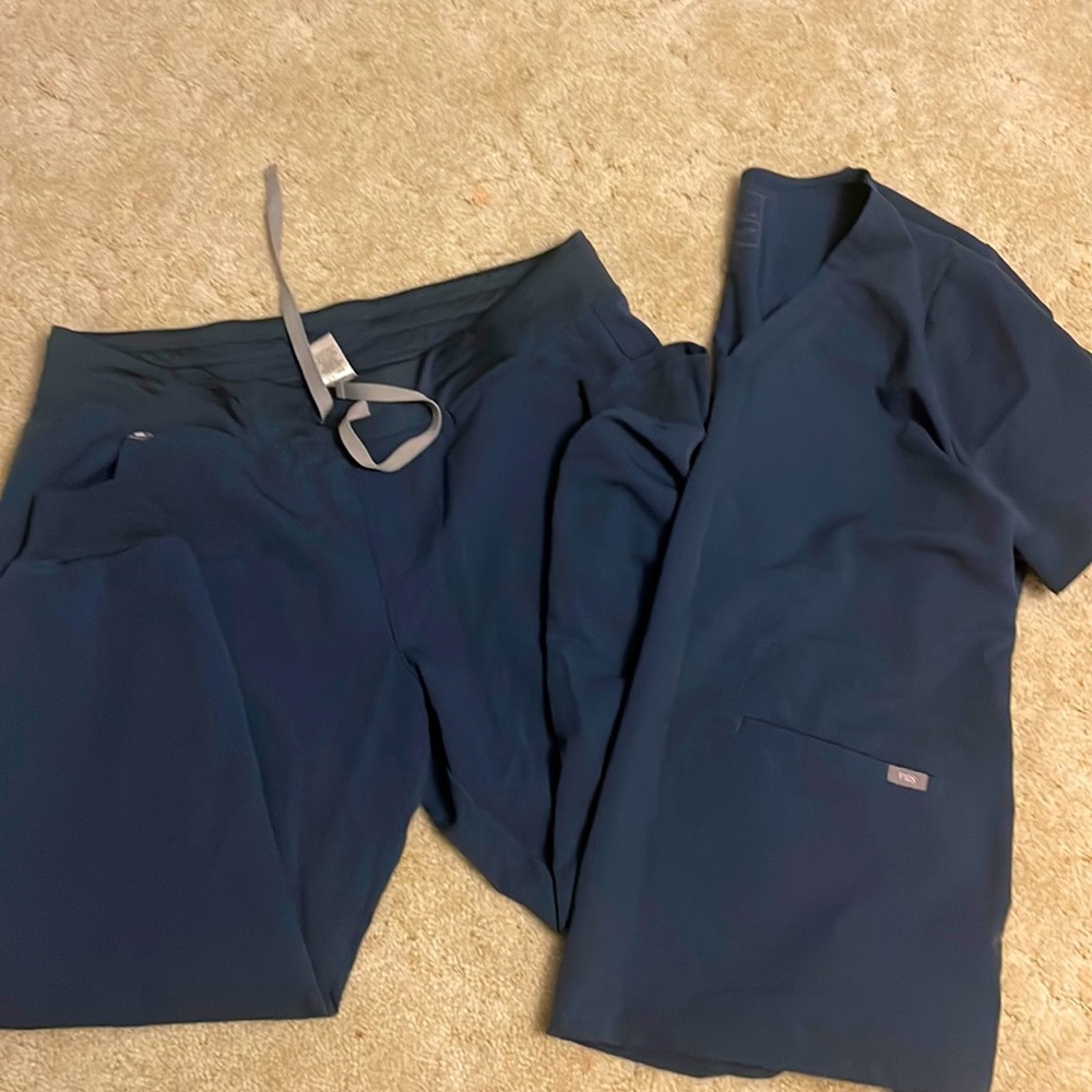 Navy Figs. Top is an XL Cartarina and bottoms are XL Zamora joggers, petite.